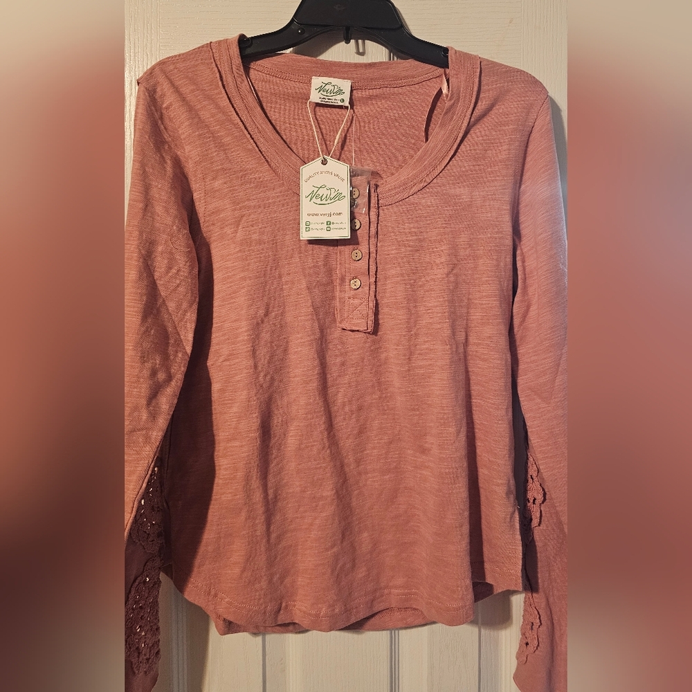 NWT..Very J Mauve Pink Long Sleeve Top with Crochet Sleeve Large - Picture 11 of 12
